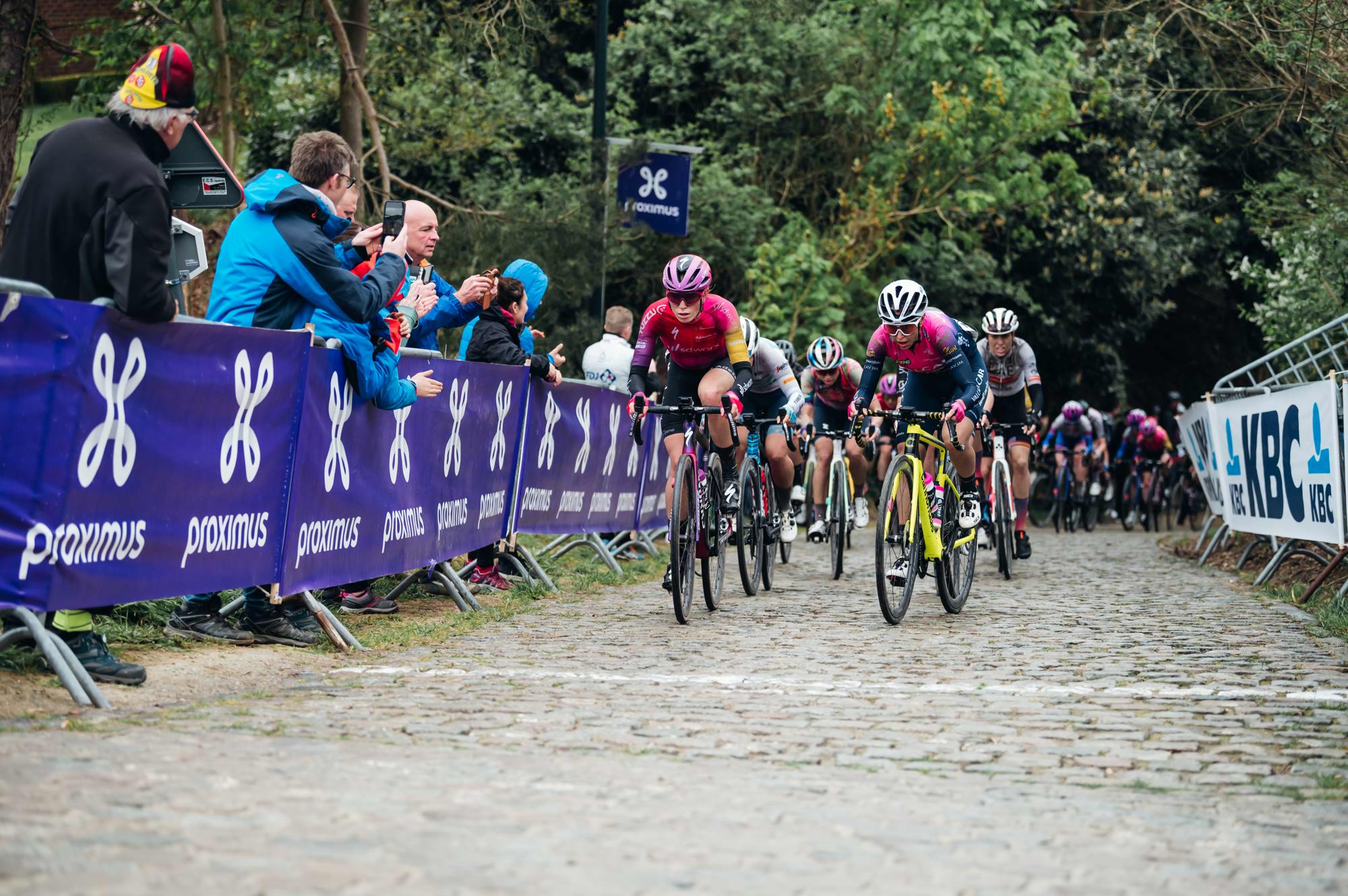 Follow the women's race thanks to the Proximus livestream